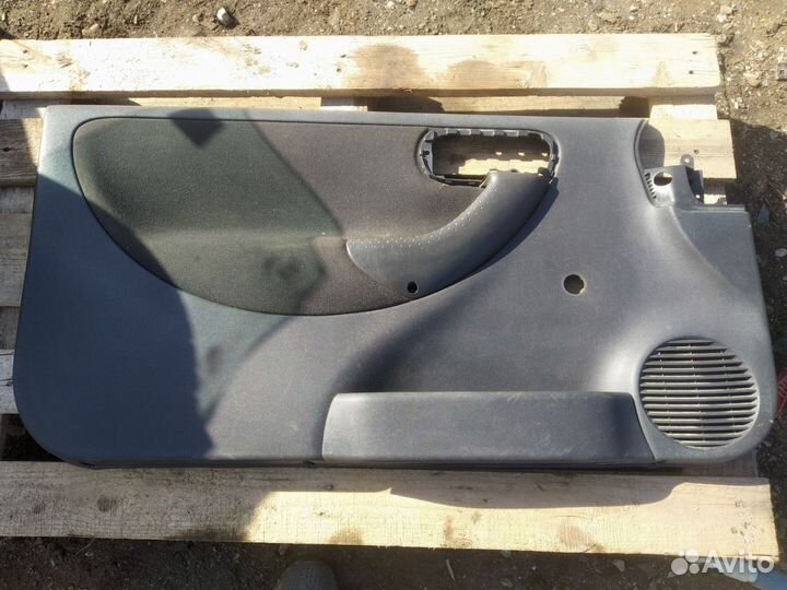 Обшивка двери передняя левая Opel Corsa C хэтчбек