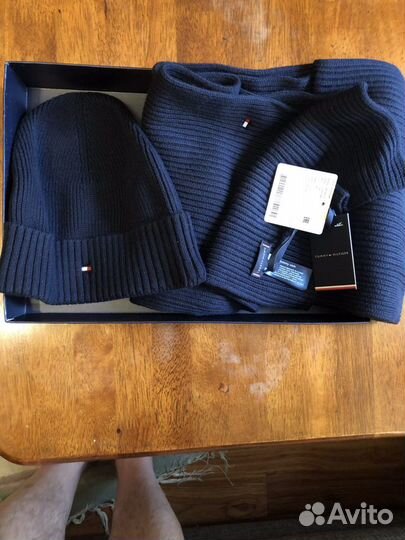 Шапка и шарф Томи Хилфигер подарочный набор