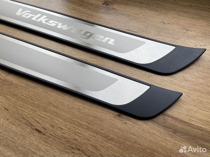 Оригинальные накладки на пороги Volkswagen Beetle