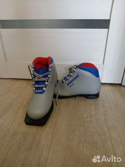 Лыжные ботинки