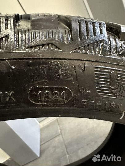 Michelin X-Ice North 4 255/35 R19 и 255/35 R19 96H