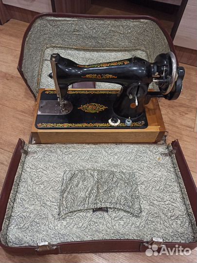 Швейная машина подольск ручная