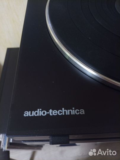 Виниловый проигрыватель