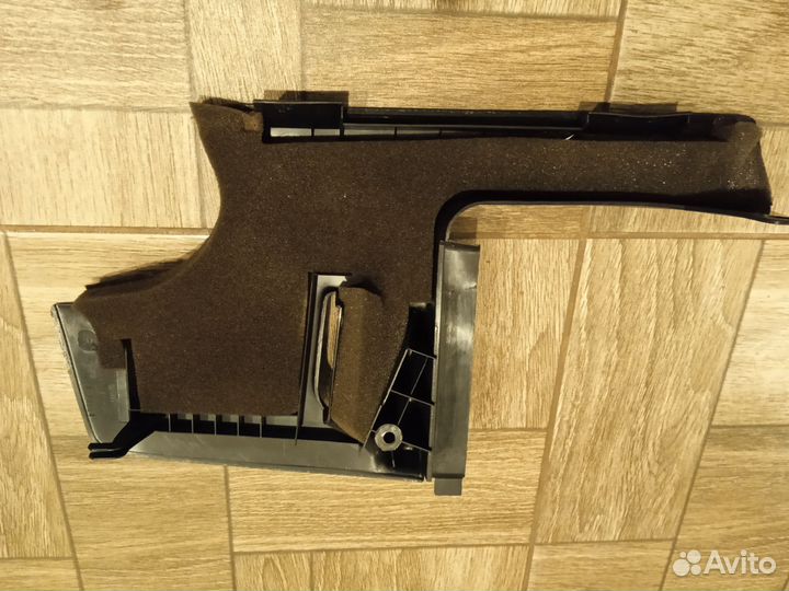 Накладка ремня безопасности заднего левого Audi100