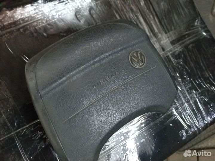 VW T4 Caravelle подушка-Airbag 701880203С водителя