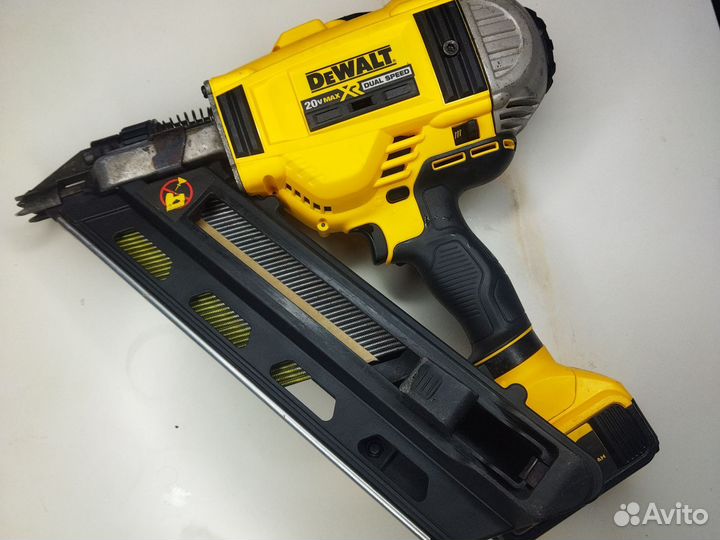 Каркасный нейлер DeWalt DCN692 90 гвозди