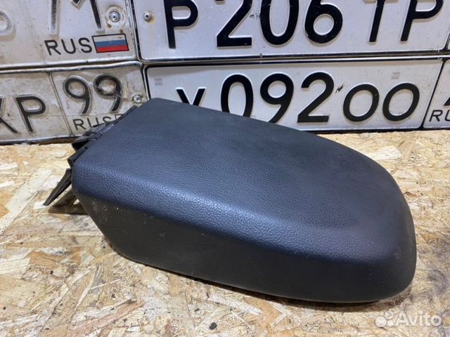 Подлокотник Ford Focus 2 седан 1.8 2009