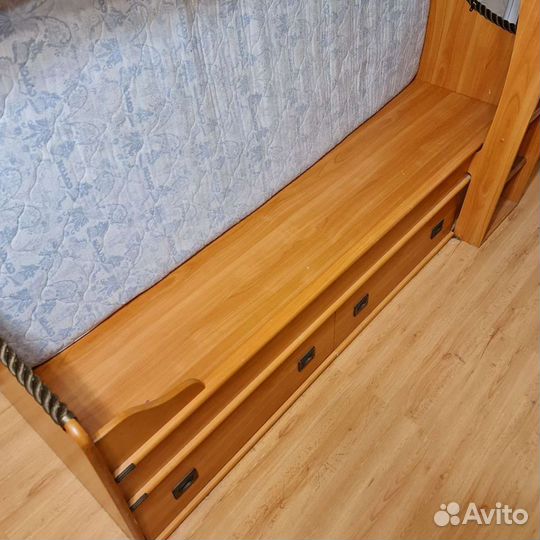 Двухъярусная кровать