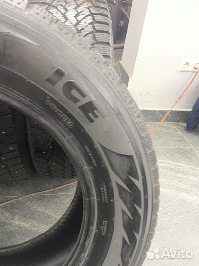 Pirelli Formula Ice 235/65 R17