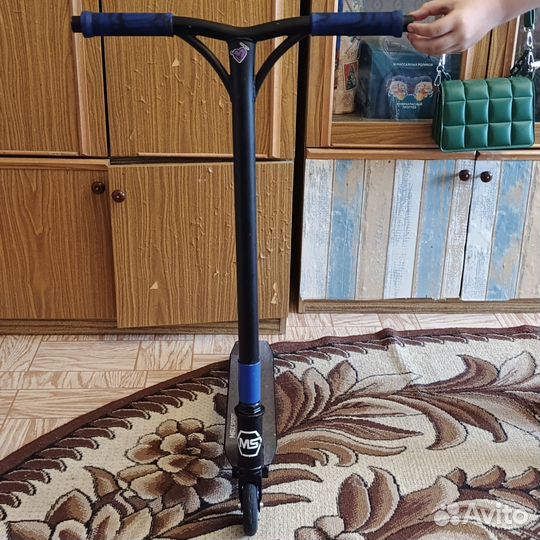 Трюковой самокат в парк