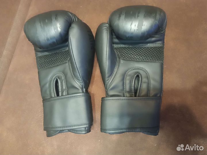 Боксерские перчатки