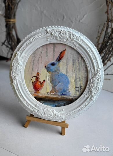 Кролик и красный кувшин, картина масло в гипс раме