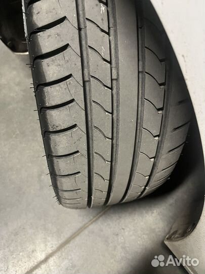 Maxtrek Maximus M1 245/40 R19