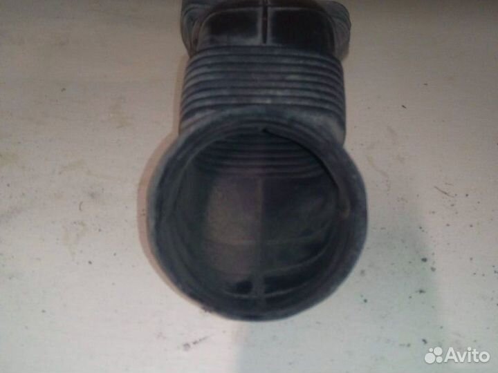 Заборник воздуха Volkswagen Passat B3