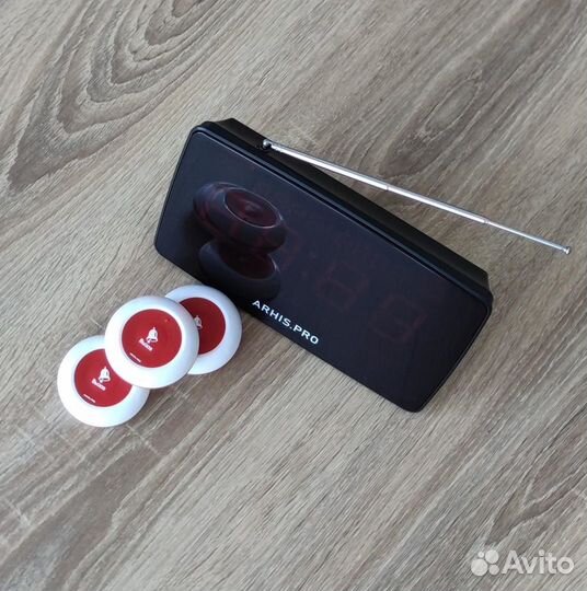 Кнпока вызова официанта и табло отображения вызова