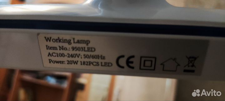 Тумба для мастера и бестеневая лампа