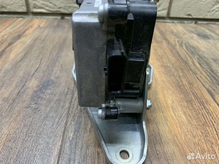 Infiniti QX56/QX80 Педаль газа