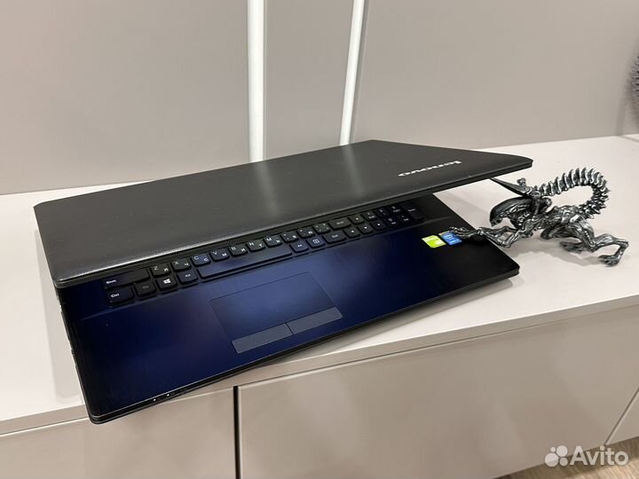 Lenovo 17.3/i3/GT820/8gb/ssd+500