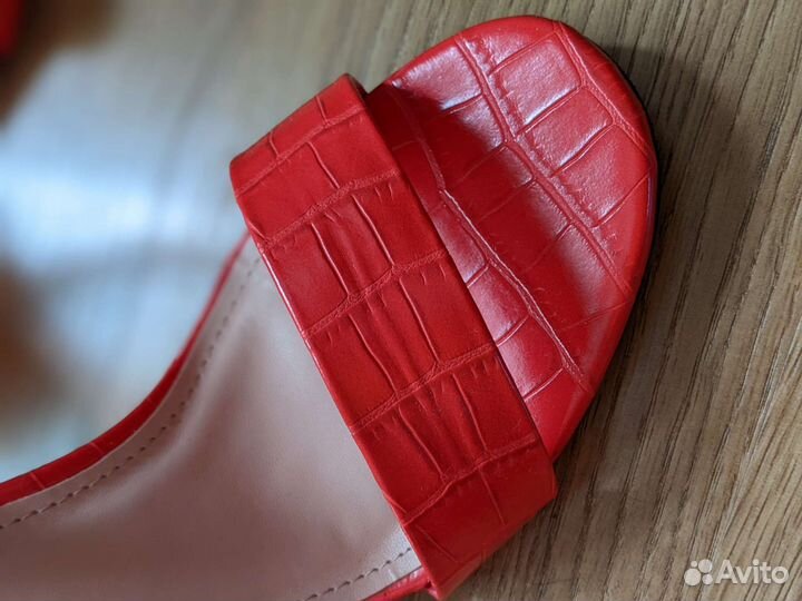 Босоножки новые 36 размер