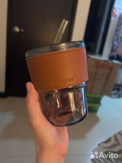 Стакан с крышкой и трубочкой