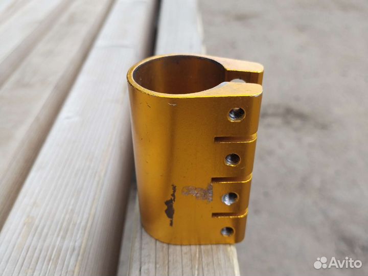 Зажим для трюкового самоката