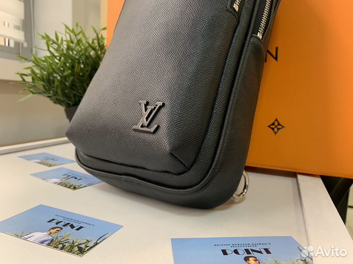 Сумка Louis Vuitton через плечо