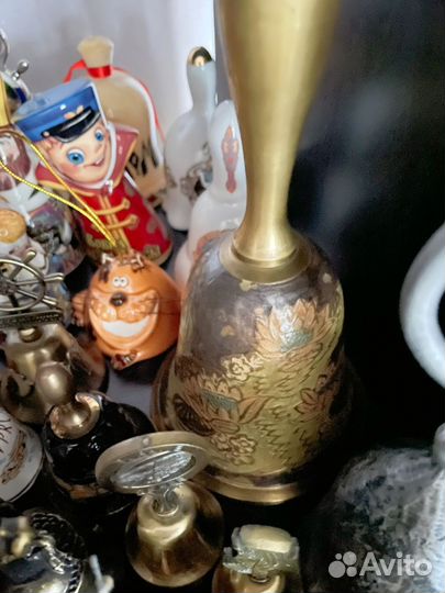 Сувенирные колокольчики около 47 шт