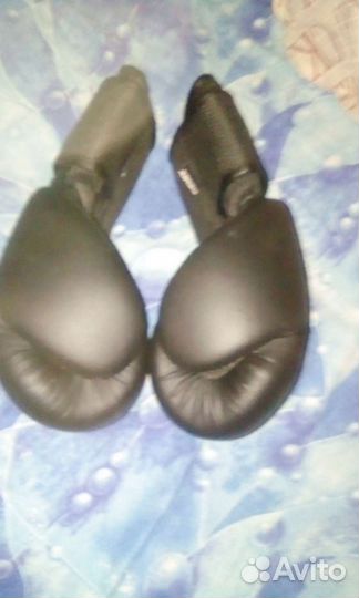 Боксерские перчатки 10 оz.новые