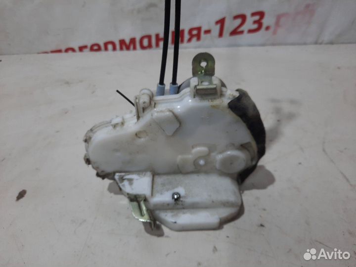 Замок двери задний левый Honda Civic viii