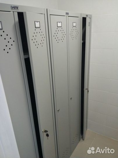 Шкаф металлический в раздевалку