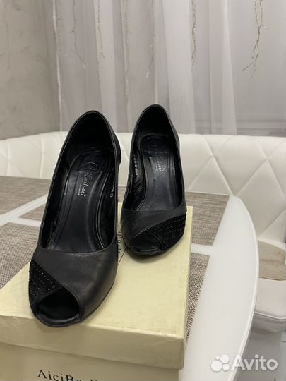 Туфли женские 35 размер черные