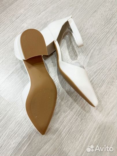 Туфли женские 35 размер белые