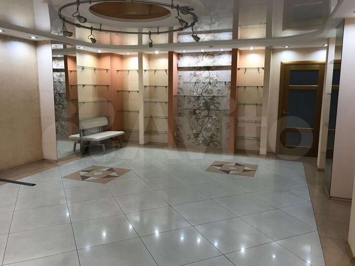 Торговое помещение, 50/180 м²