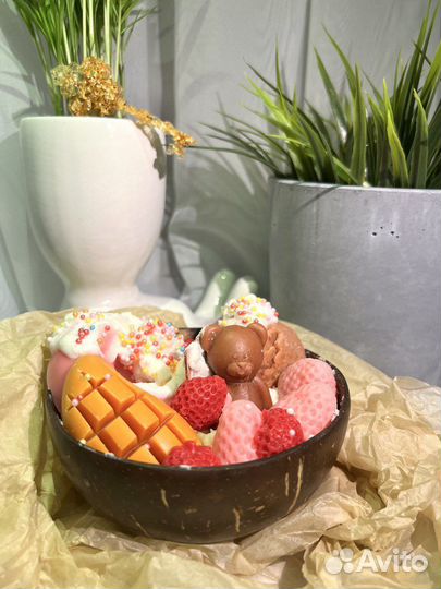 Свеча ароматическая в кокосе