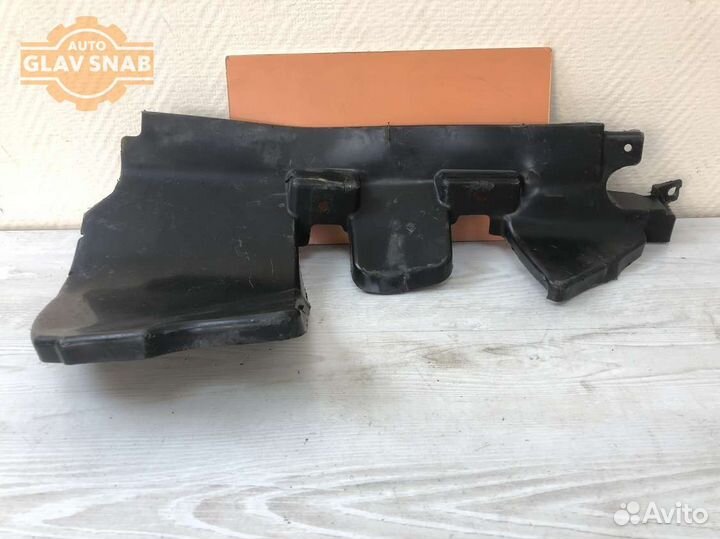 Дефлектор (накладка) радиатора левый Nissan Almera