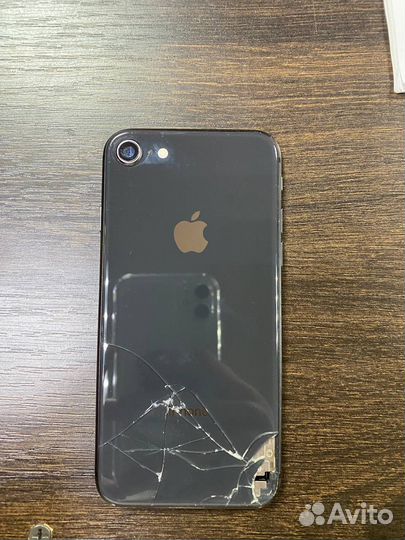 Телефон iPhone 8