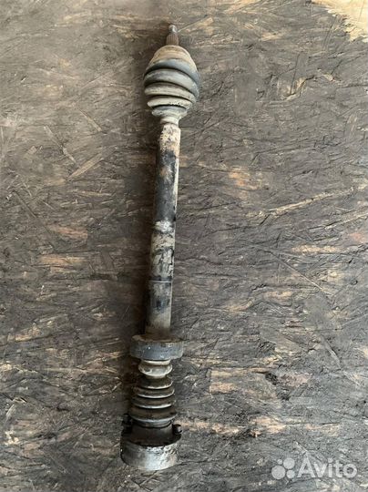 Полуось передняя правая VW Passat B4