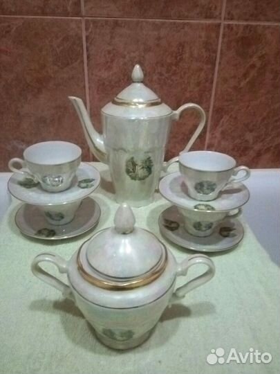 Сервизы кофейные и чайные.чайник