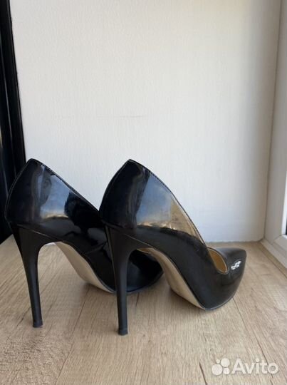 Туфли черные лаковые Sisley 38