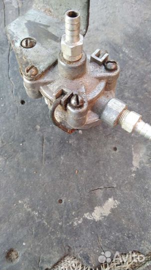 Вакуумный бензонасос