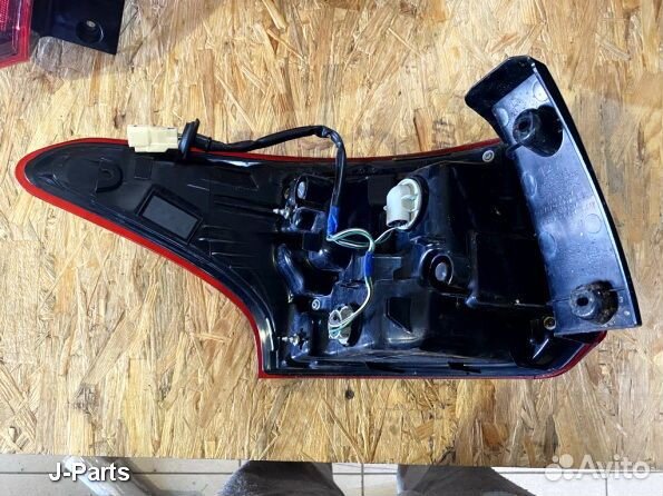 Правый фонарь в крыло Митсубиси Аутлендер 3