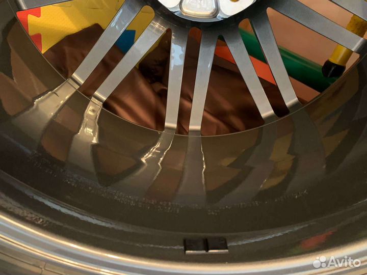 Pirelli P Zero PZ4 275/35 R21 и 315/30 R21