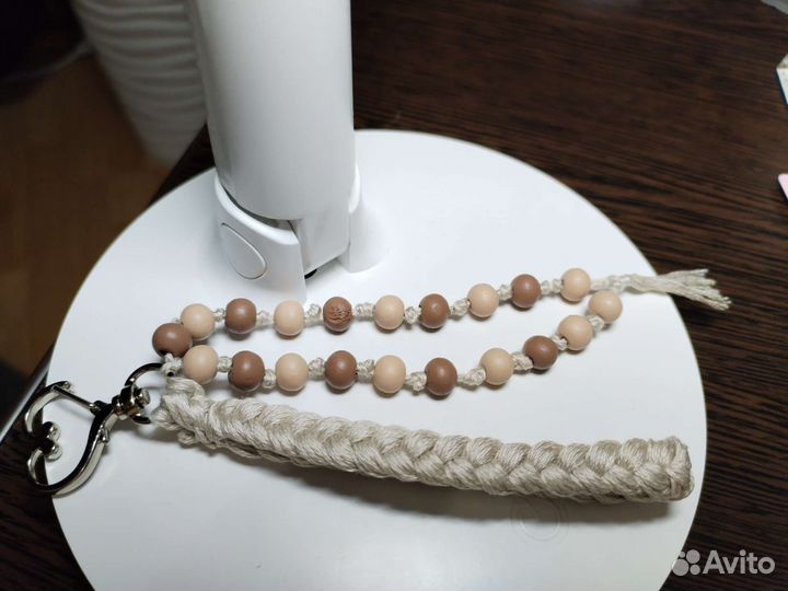 Брелок на сумку бежевый