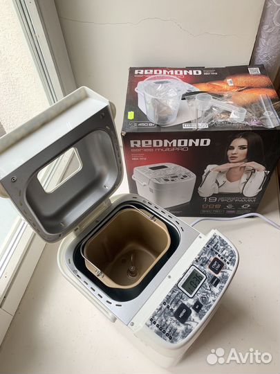 Хлебопечка Редмонд + книга 50 рецептов