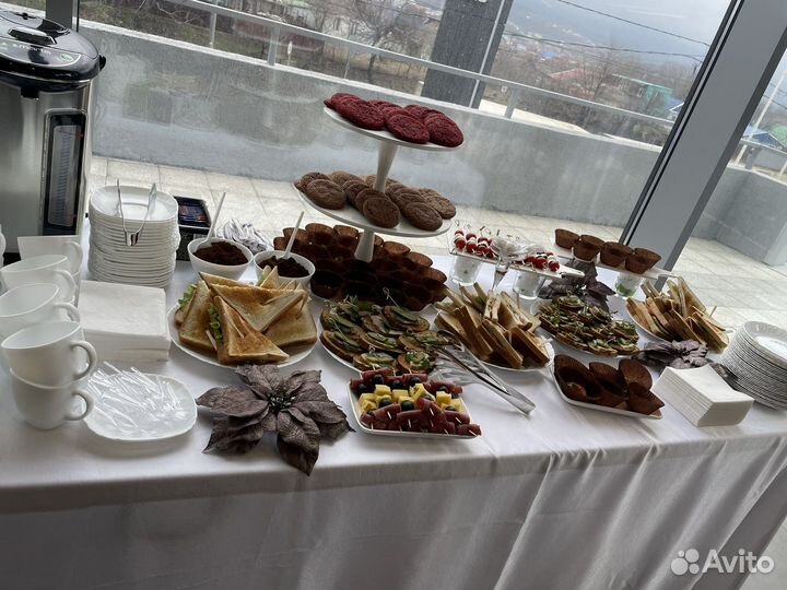 Прокат аренда фуршетной мебели, столы, посуда