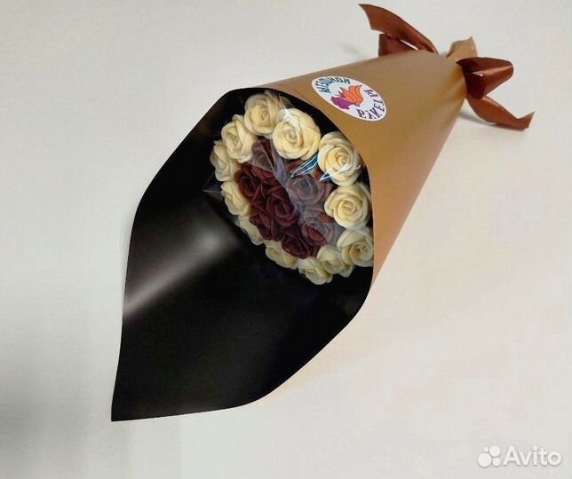 Букет из Белого и Молочного Шоколада - 19 Роз