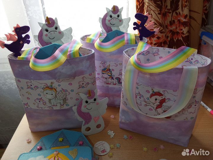 Книга-трельяж из фетра Зaмок Eдинорожки и Дрaкoши