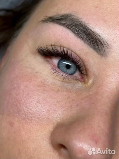 Наращивание ресниц, оформление бровей