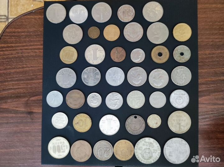 Монеты и значки