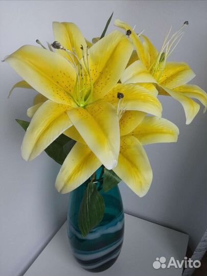 Букет искусственных роз, лилий